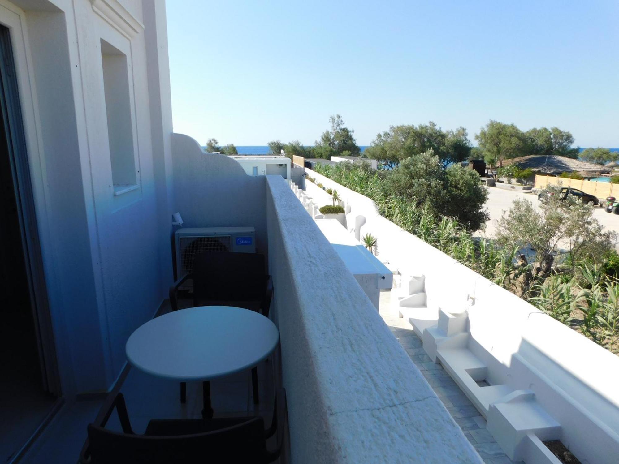 Perissa Beachfront Rooms エクステリア 写真